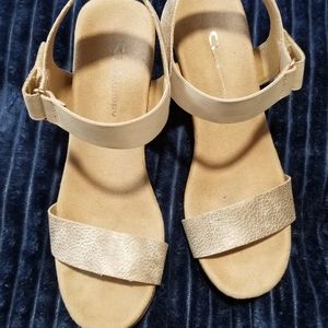 Tan gold wedge sandles.